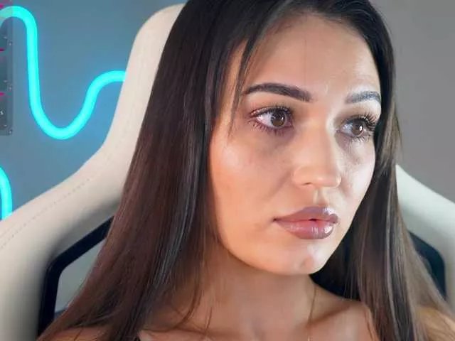 Freechat Adel-chocolatee on BongaCams